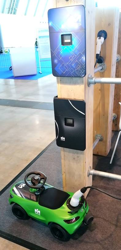 Ein Bild, das Boden, Im Haus enth�lt.

Automatisch generierte Beschreibung